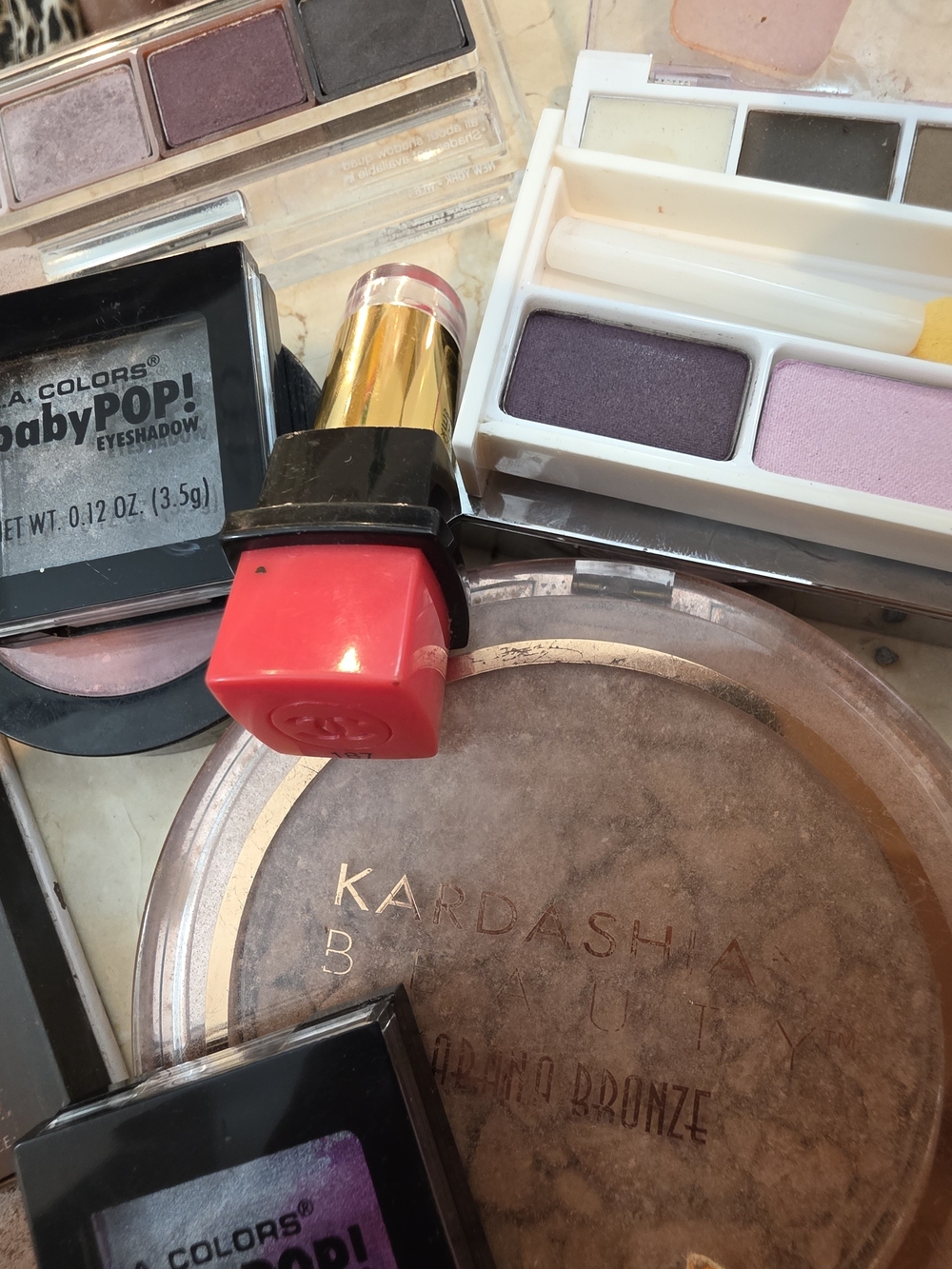 Lot Makeup - Picture 4 of 8